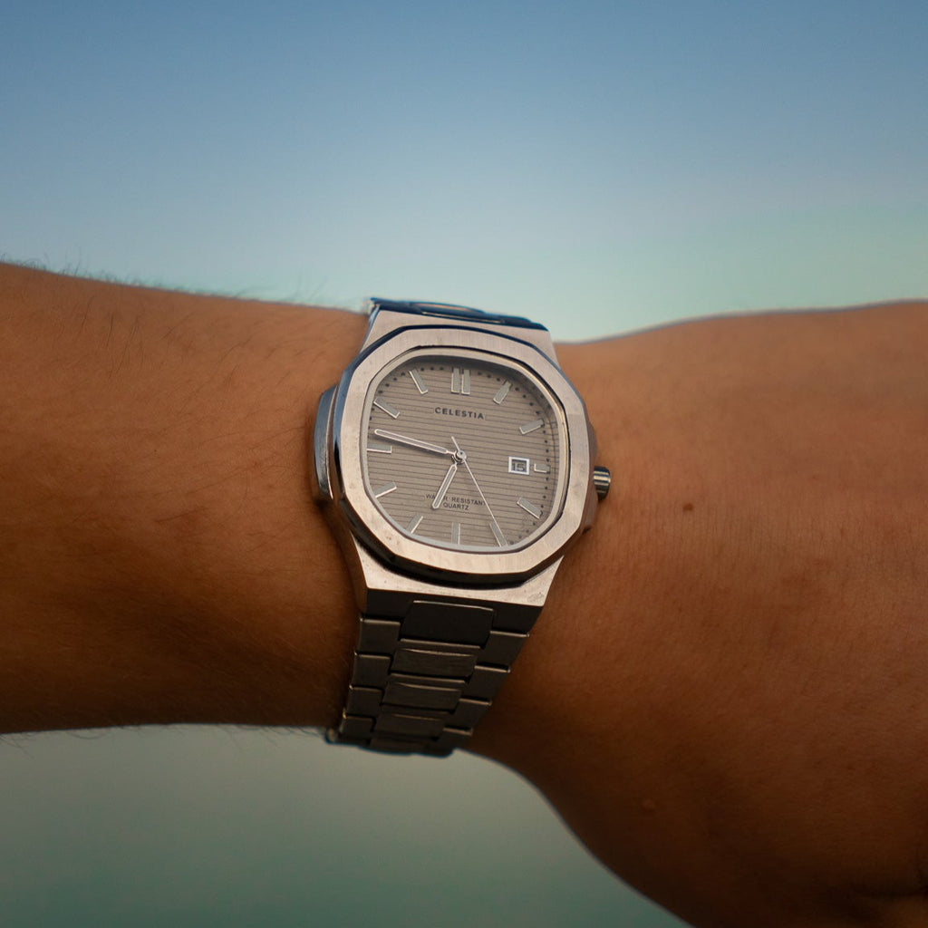 Celestia Chronon mechanische Herrenuhr aus Edelstahl im abend am Strand