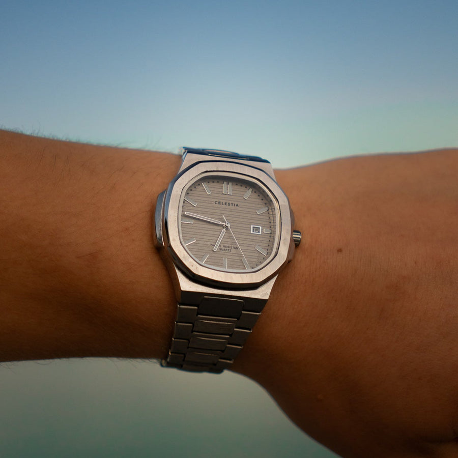 Celestia Chronon mechanische Herrenuhr aus Edelstahl im abend am Strand